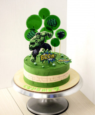 Торт с зеленым героем Торт с зеленым героем